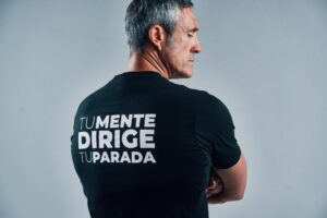Camiseta <span class="themeColor">"Tu Mente Dirige Tu Parada"</span> (Negra)